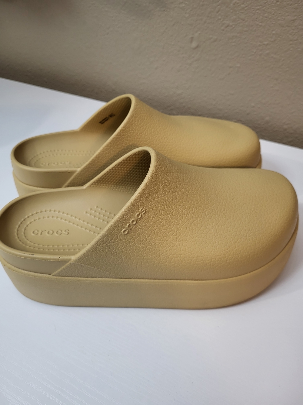 Crocs Dylan Platform Clogs ~ Wheat or Khaki ~ Womens Size 9 EUC - Picture 9 of 9